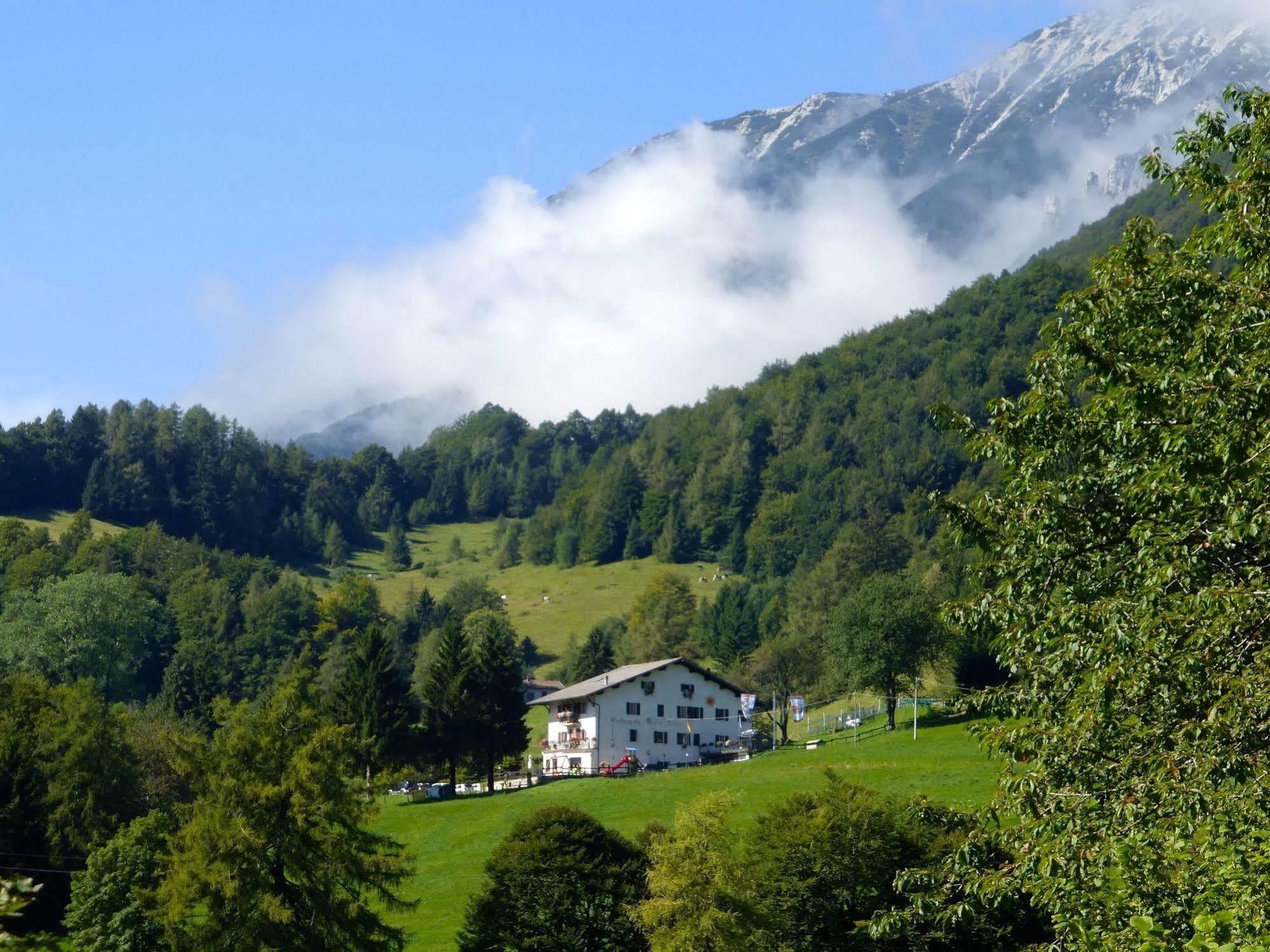 Rifugio Monte Baldo Hotel Avio Exterior photo